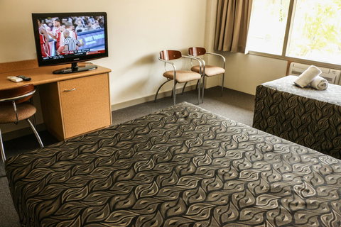 Salisbury Hotel Motel - Accommodation ACT 8