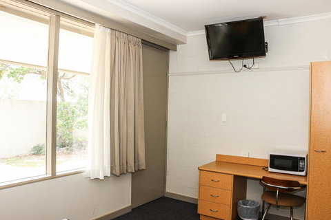 Salisbury Hotel Motel - Accommodation ACT 19
