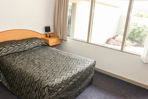 Salisbury Hotel Motel - Accommodation ACT 23