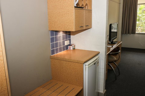 Salisbury Hotel Motel - Accommodation ACT 14