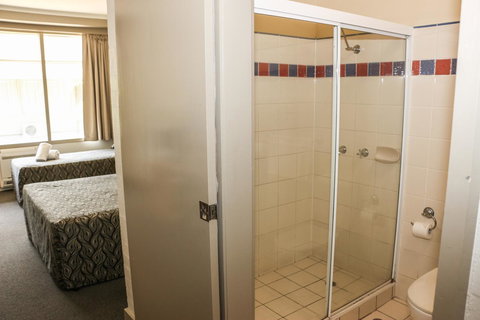 Salisbury Hotel Motel - Accommodation ACT 13