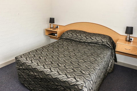 Salisbury Hotel Motel - Accommodation ACT 22