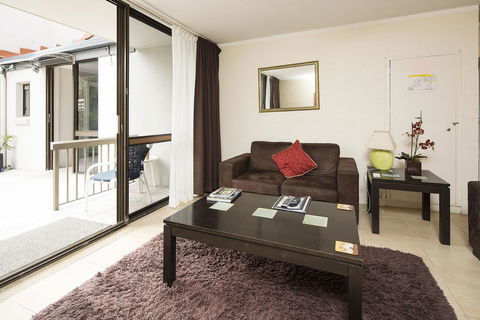 Burleigh Palms Holiday Apartments - Accommodation ACT 33