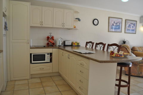 Burleigh Palms Holiday Apartments - Accommodation ACT 18