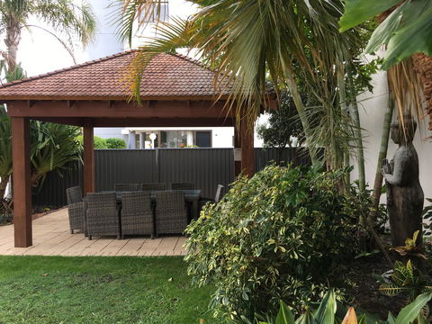 Burleigh Palms Holiday Apartments - Accommodation ACT 22