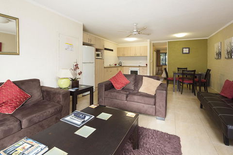 Burleigh Palms Holiday Apartments - Accommodation ACT 36