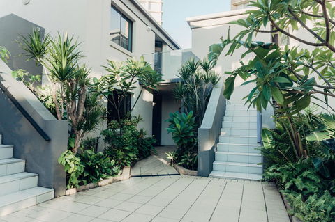 Burleigh Palms Holiday Apartments - Accommodation ACT 17