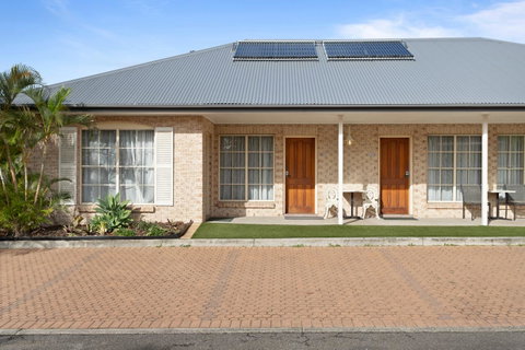 Coopers Colonial Motel - Accommodation ACT 26
