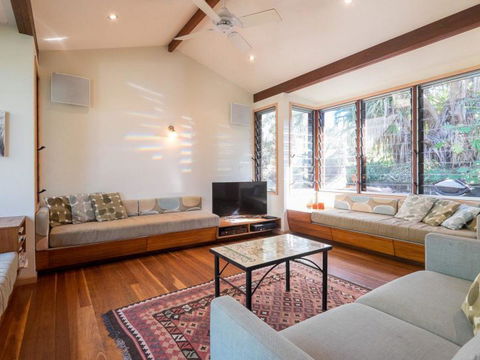Laguna House - Accommodation ACT 4