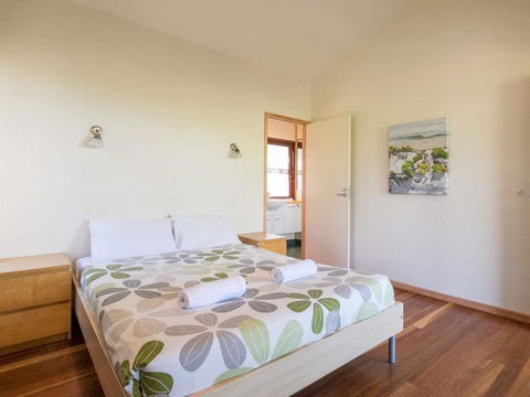 Laguna House - Accommodation ACT 3