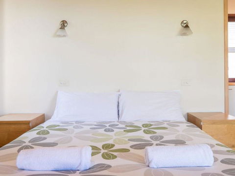 Laguna House - Accommodation ACT 15