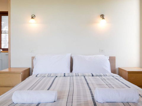 Laguna House - Accommodation ACT 12