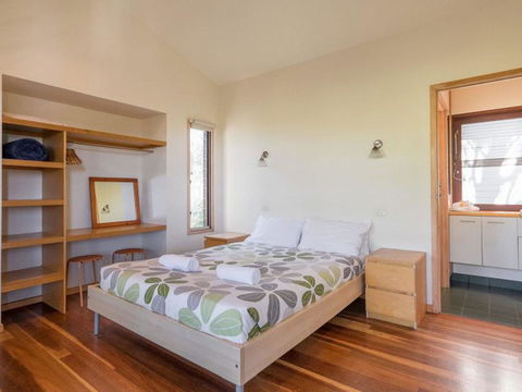 Laguna House - Accommodation ACT 6