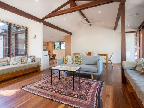 Laguna House - Accommodation ACT 9
