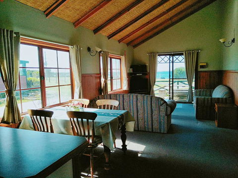 Baudins Accommodation And Restaurant - Accommodation ACT 3