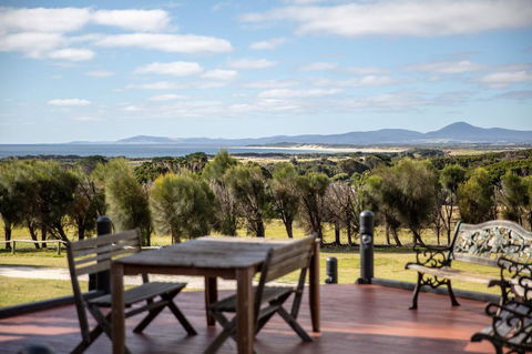 Mountain Seas Lodge - Accommodation ACT 4