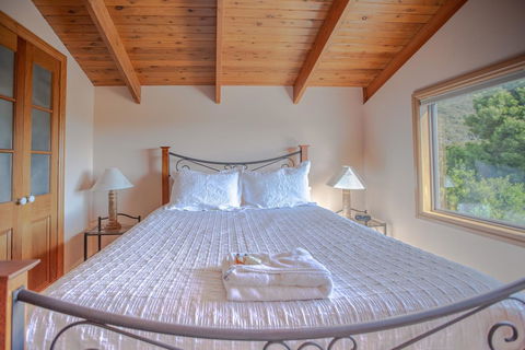 Mountain Seas Lodge - Accommodation ACT 9