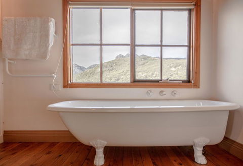 Mountain Seas Lodge - Accommodation ACT 8