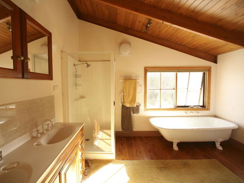 Mountain Seas Lodge - Accommodation ACT 15
