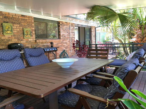 'Sandy Palms' 28 Moorooba Cr - Beautiful Home With Wifi, Air-con And Boat Parking - Accommodation ACT 2