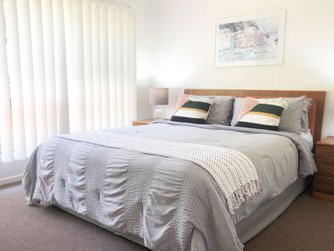 'Sandy Palms' 28 Moorooba Cr - Beautiful Home With Wifi, Air-con And Boat Parking - Accommodation ACT 1