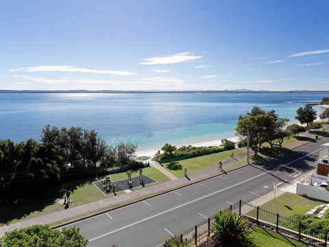 1 'Kiah', 53 Victoria Parade - Stunning Views, Wifi, Aircon, Just Across The Road To The Water - Accommodation ACT 2