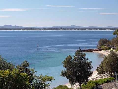 1 'Kiah', 53 Victoria Parade - Stunning Views, Wifi, Aircon, Just Across The Road To The Water - Accommodation ACT 3