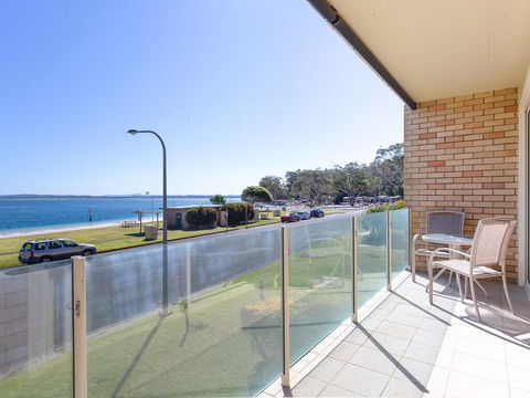 1 'Little Hut', 20 Kurrawa Close - Spectacular Water Views, NBN & Air Conditioned - Accommodation ACT 0