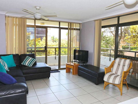 1 'The Commodore' 9-11 Donald St - Ground Floor Unit, Close To Shops, Cafe's And Marina - Accommodation ACT 3