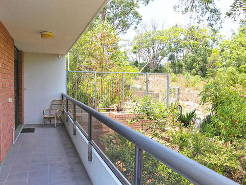 1 'The Commodore' 9-11 Donald St - Ground Floor Unit, Close To Shops, Cafe's And Marina - Accommodation ACT 2