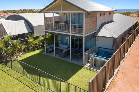 108 Madaffari Drive - Caretta - Luxurious Marina Home With A Spa And Free WiFi - Accommodation ACT 1