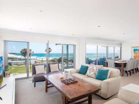 12 Cliff Road - Accommodation ACT 0