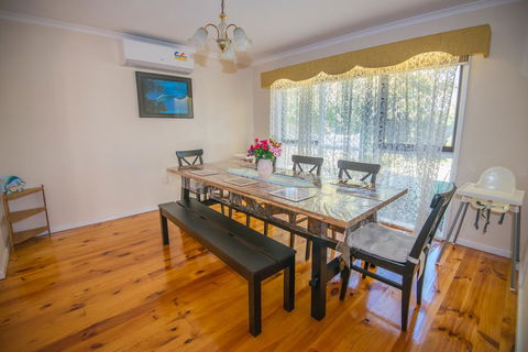 14 Bunker Crescent - Accommodation ACT 2