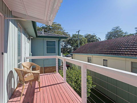 2 'Hibiscus Court' 9 Government Road - Fantastic Air Conditioned 3 Bedroom Unit - Accommodation ACT 1
