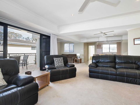 2/137 Soldiers Point Road - Luxury Unit On The Waterfront With Aircon And Free Unlimited Wi Fi - Accommodation ACT 3