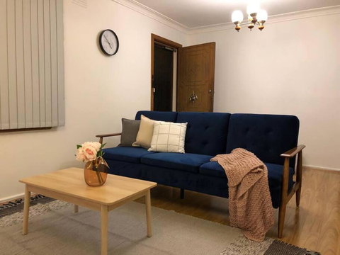 CAMPBELLTOWN HOLIDAY HOME 3 BED + FREE PARKING NCA039 - Accommodation ACT 3