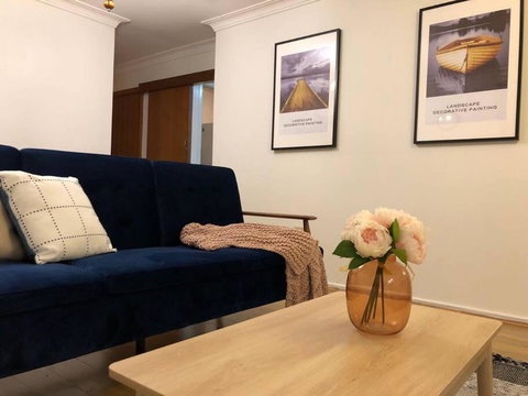 CAMPBELLTOWN HOLIDAY HOME 3 BED + FREE PARKING NCA039 - Accommodation ACT 4