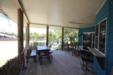 CASTAWAY BEACH HOUSE- NO Parties - NO Pets - Accommodation ACT 3