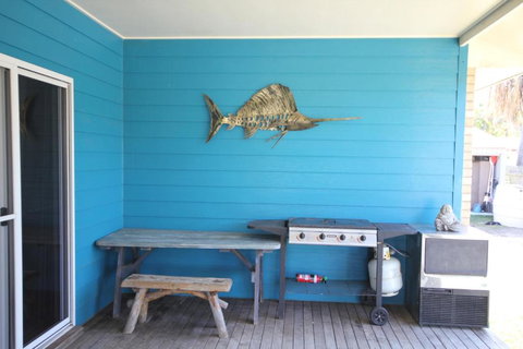 CASTAWAY BEACH HOUSE- NO Parties - NO Pets - Accommodation ACT 4