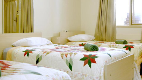 CATALINA Lake-front RETREAT - Accommodation ACT 3