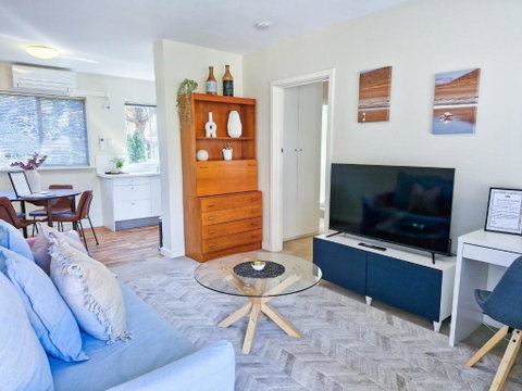 Crawley Cosy Urban Retreat Close To CBD UWA Free Park Netflix - Accommodation ACT 2