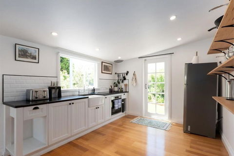 Cute As A Button Cottage In Charming Evandale - Accommodation ACT 2