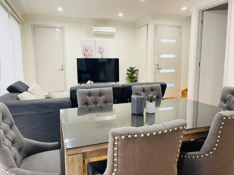 D112 Braybrook Central Stay-Great Getaway - Accommodation ACT 3