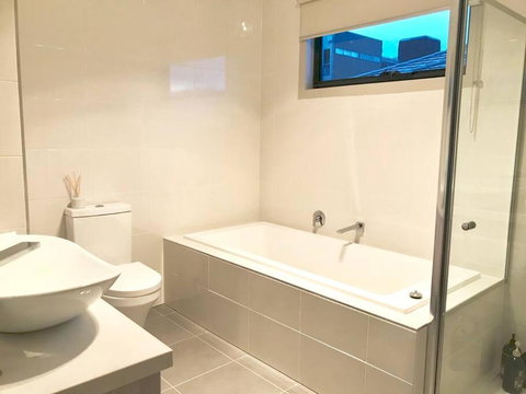 D112 Braybrook Central Stay-Great Getaway - Accommodation ACT 4