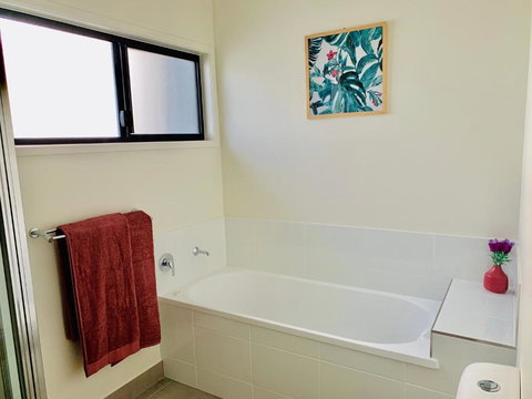 DAYDREAMING Airlie Beach, Water Views & Only 200m To Boardwalk. - Accommodation ACT 3