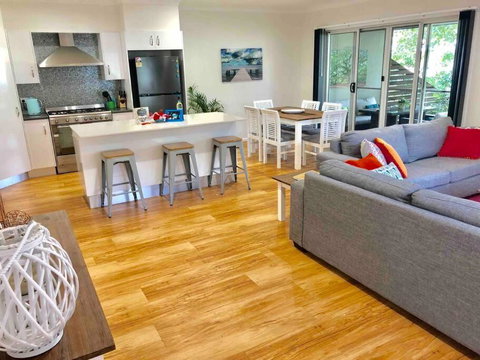 DELUXE Escape! Central, NEW & Spacious 3 Bed - Accommodation ACT 0