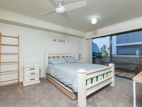 3 'Peninsula Waters', 2-4 Soldiers Point Rd - Beautiful Air Conditioned Unit With Pool, Lift & WIFI - Accommodation ACT 0