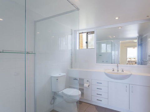 3 'The Clippers' 131 Soldiers Point Road - Fabulous Waterfront Unit - Accommodation ACT 3