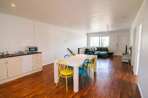3 Bedroom Apartment / Spence St - Accommodation ACT 3