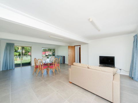 31 Kerrigan St - Large Home With Water Views & Boat Parking - Accommodation ACT 2